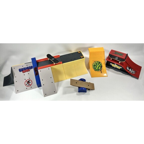 Tech Deck Spin Master Mixed Lot of Skate Park Ramps and Boards with Accessories - Picture 2 of 15